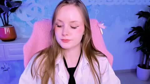 Snapshot of vivienleeigh chatting on October 13, 1:36 pm Vivien online show from October 13, 1:36 pm