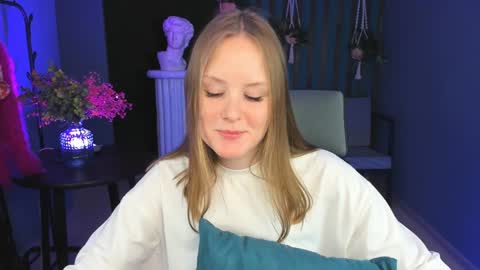 Snapshot of vivienleeigh chatting on December 18, 1:23 pm Vivien online show from December 18, 1:23 pm