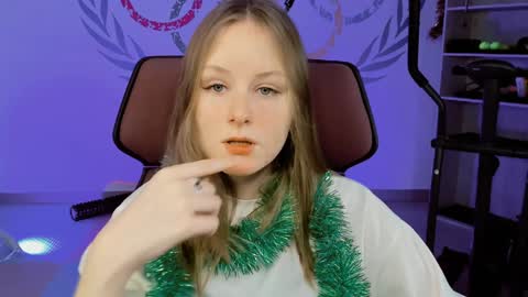 Snapshot of vivienleeigh chatting on December 31, 5:11 am Vivien online show from December 31, 5:11 am