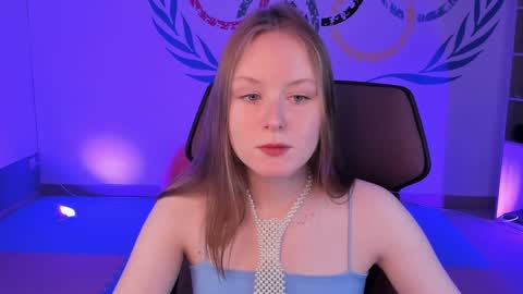 Snapshot of vivienleeigh chatting on December 8, 9:02 am Vivien online show from December 8, 9:02 am