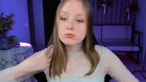 Snapshot of vivienleeigh chatting on February 15, 9:05 am Vivien online show from February 15, 9:05 am