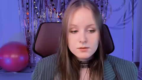 Snapshot of vivienleeigh chatting on February 16, 7:05 pm Vivien online show from February 16, 7:05 pm
