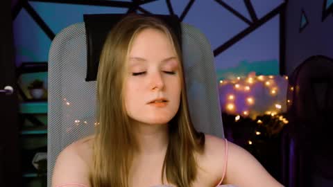 Snapshot of vivienleeigh chatting on January 19, 7:15 pm Vivien online show from January 19, 7:15 pm