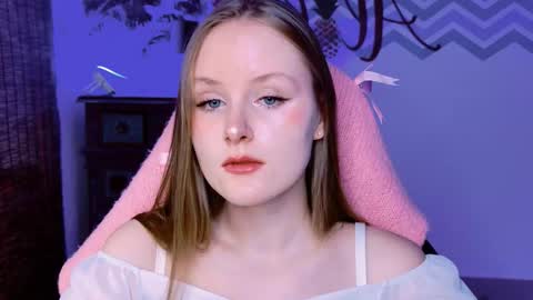 Snapshot of vivienleeigh chatting on October 5, 1:49 pm Vivien online show from October 5, 1:49 pm
