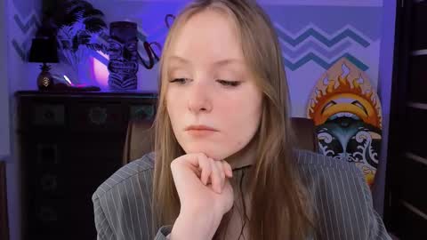 Snapshot of vivienleeigh chatting on February 23, 9:06 am Vivien online show from February 23, 9:06 am