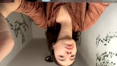 Vivi online show from December 15, 9:36 am