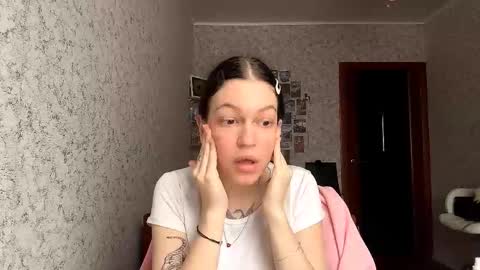 Snapshot of viviennebuiles chatting on October 13, 12:08 pm Alexa online show from October 13, 12:08 pm