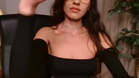 Vivienne online show from November 2, 5:49 pm