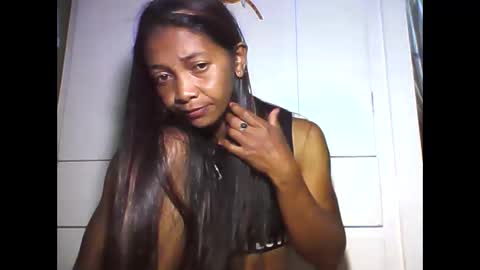 vixen_lina online show from April 22, 6:38 pm