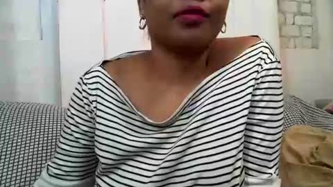 Snapshot of voagelle chatting on February 13, 6:38 pm voagelle online show from February 13, 6:38 pm