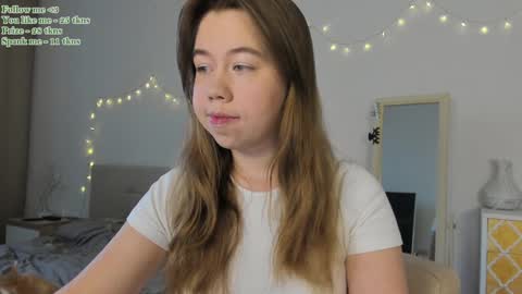 Snapshot of watermelon_sugar_ chatting on January 22, 9:02 am Tess Pls support me with Can we reach 155 my favorite number online show from January 22, 9:02 am
