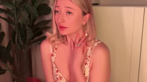 Daisy    online show from March 17, 6:12 pm