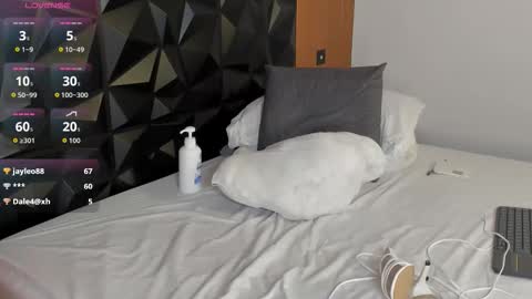 Wendy Marshall  online show from September 13, 8:06 pm