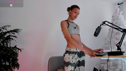 wendymoah online show from December 27, 9:43 pm