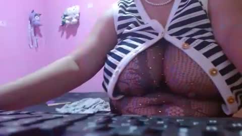 Snapshot of wenkitty chatting on September 18, 8:07 pm kitty online show from September 18, 8:07 pm