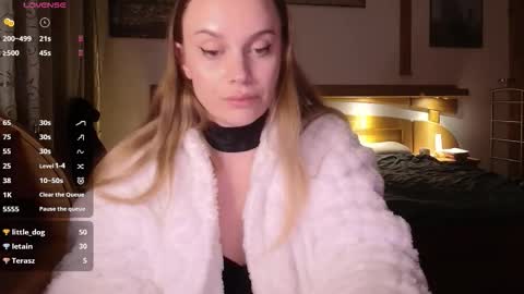 Lana online show from November 4, 8:25 pm