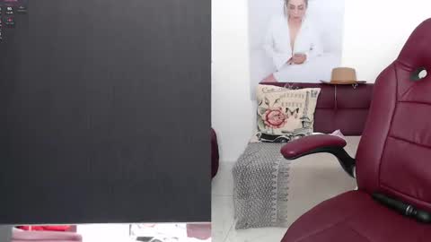 Snapshot of wet_liss chatting on February 9, 5:22 pm Diva online show from February 9, 5:22 pm