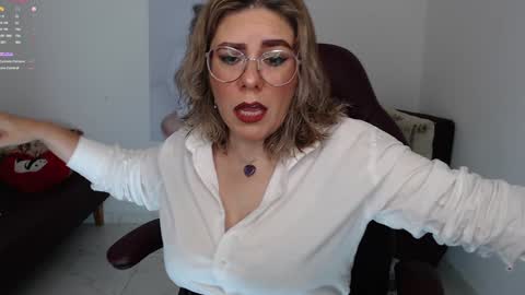 Snapshot of wet_liss chatting on January 25, 7:05 pm Diva online show from January 25, 7:05 pm