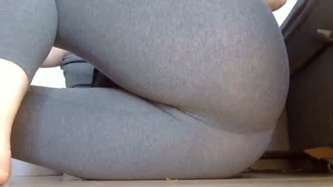 Snapshot of wet_pants2022 chatting on October 2, 2:11 pm wet_pants2022 online show from October 2, 2:11 pm