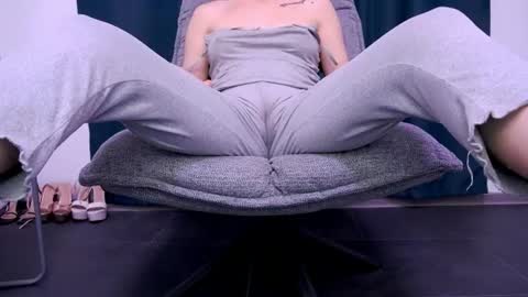 Beatrice Moan from LovenseWet from Tip MenuOpen for Private online show from July 10, 9:04 pm