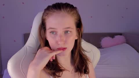 Snapshot of wetinfluence__ chatting on October 5, 8:14 pm Sofia online show from October 5, 8:14 pm