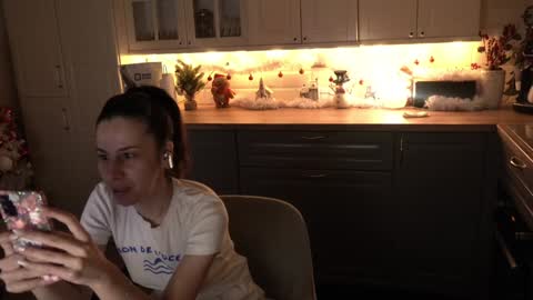 Snapshot of whats_her_name chatting on January 5, 5:30 pm Victoria Maria online show from January 5, 5:30 pm