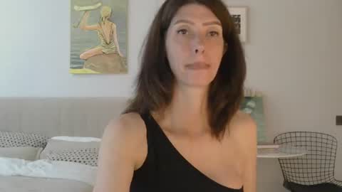 White Queen online show from July 29, 7:08 am