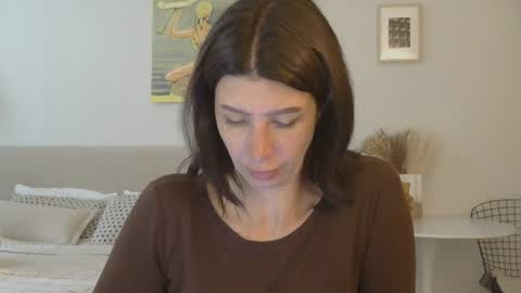 White Queen online show from June 17, 8:59 am