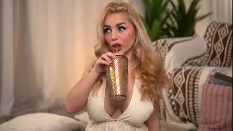 whitneyandrews online show from January 18, 5:15 am