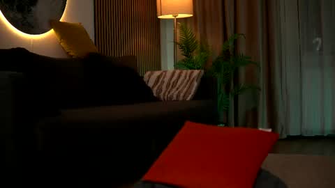 whitneyandrews online show from July 13, 7:36 pm