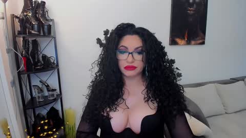Snapshot of wicked_hilde chatting on February 8, 8:31 am Milf Amy online show from February 8, 8:31 am