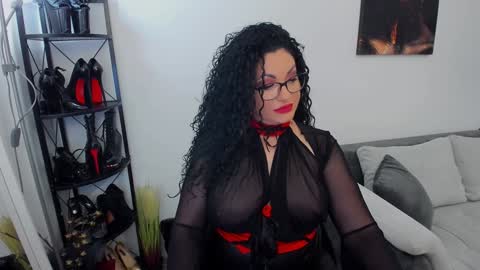 Snapshot of wicked_hilde chatting on February 6, 7:56 am Milf Amy online show from February 6, 7:56 am