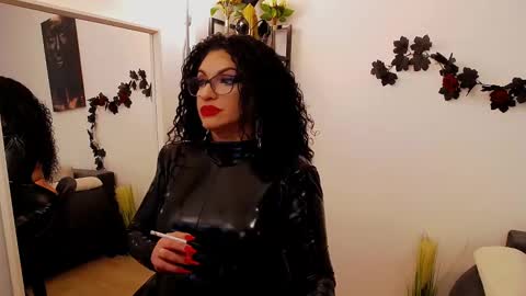 Snapshot of wicked_hilde chatting on February 21, 7:44 am Milf Amy online show from February 21, 7:44 am