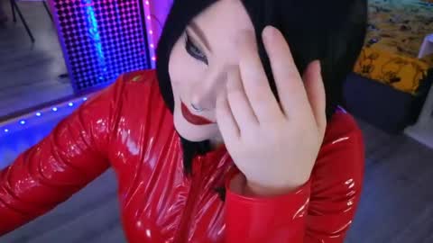 Laura  online show from May 13, 9:20 pm