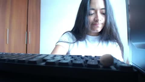 Ilauren online show from July 18, 3:03 pm