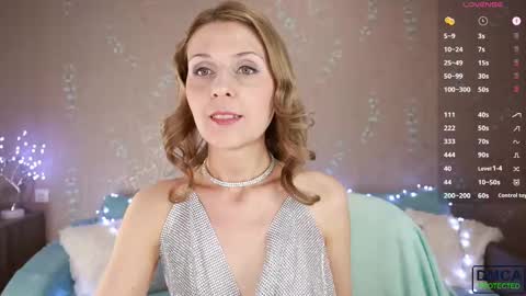 Snapshot of wild_berrrie chatting on February 8, 4:35 pm Alice online show from February 8, 4:35 pm