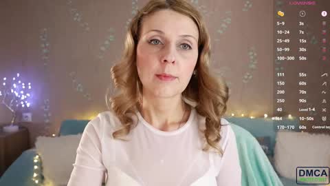 Snapshot of wild_berrrie chatting on February 15, 4:34 pm Alice online show from February 15, 4:34 pm