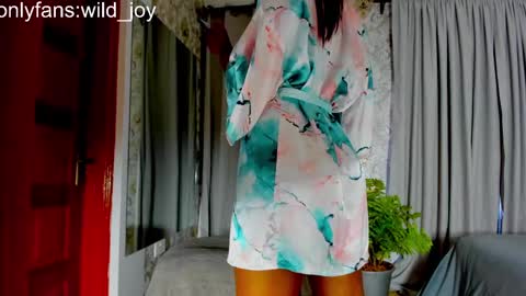 wild_joy online show from December 13, 6:53 am