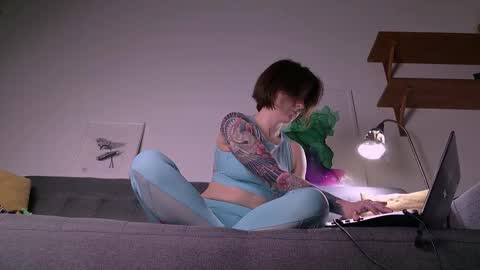 wild_peony online show from December 8, 1:36 pm