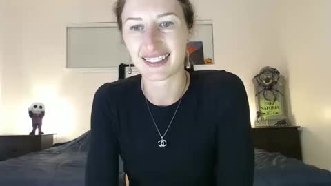 WildRose L - check my Pinned tweet if you dont see me online within 5 minutes after Ive sent email notifications online show from October 15, 1:52 am