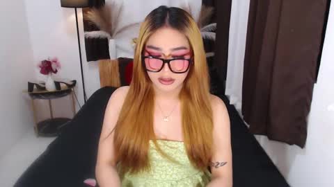 Snapshot of wildsassy0719 chatting on December 18, 5:42 pm shea online show from December 18, 5:42 pm