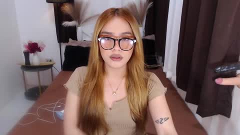 Snapshot of wildsassy0719 chatting on January 19, 3:29 am shea online show from January 19, 3:29 am