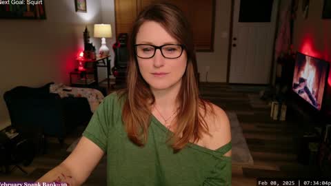 Snapshot of wildsouthernpeach chatting on February 9, 1:34 am Ivy online show from February 9, 1:34 am