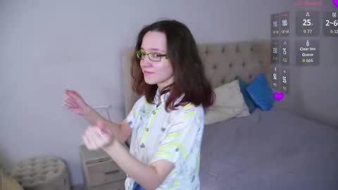 Snapshot of wilmavitanza chatting on October 17, 4:48 am for u Alise online show from October 17, 4:48 am