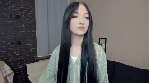 Amalia and Mia online show from March 7, 2:24 pm