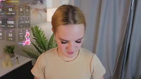 Heeeey im Lina online show from April 21, 3:35 am