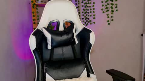 winterchloe online show from April 25, 6:38 am