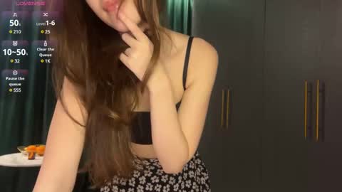 Isobelle online show from February 19, 1:39 pm