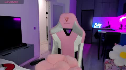 Emi online show from March 18, 5:01 am