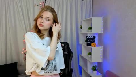 Lily online show from April 28, 5:55 am